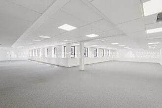 24 Boulevard De Pesaro, Nanterre to rent Interior Photo- Image 2 of 4
