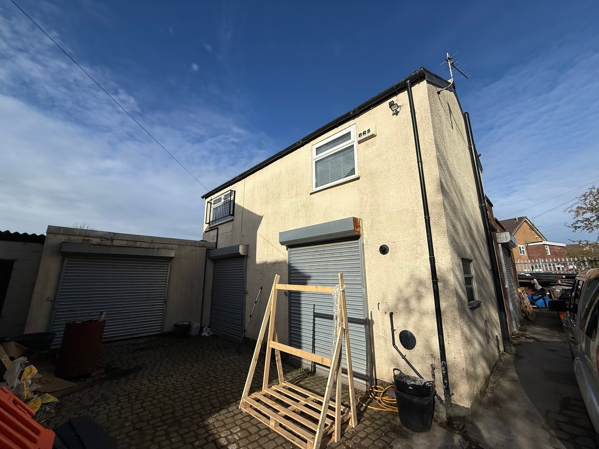 327 Swinton Hall Rd, Manchester to rent Primary Photo- Image 1 of 2