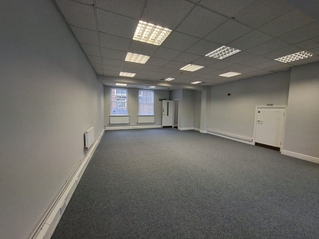 Tatton St, Knutsford to rent Building Photo- Image 1 of 4