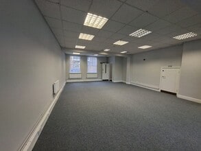 Tatton St, Knutsford to rent Building Photo- Image 1 of 4