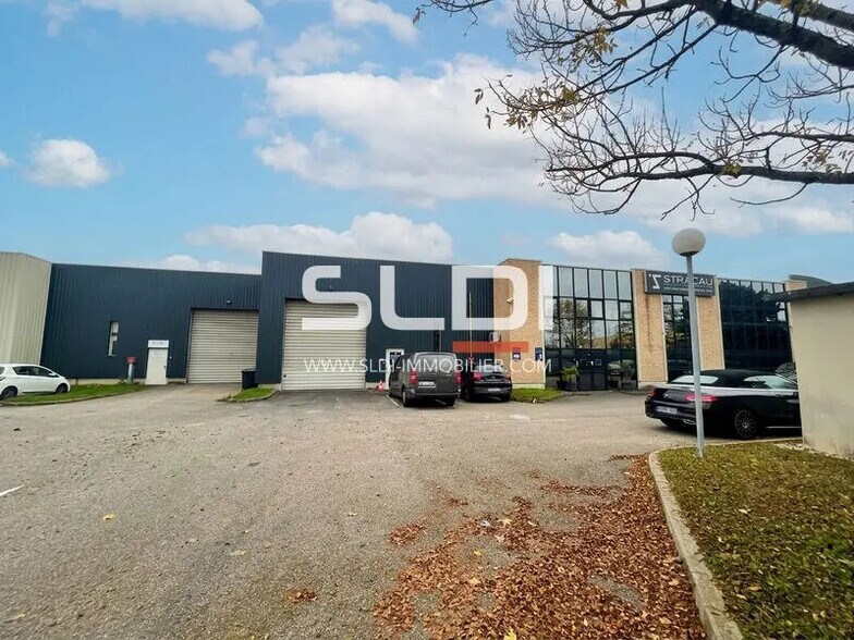 Light Industrial in Genas to rent - Building Photo - Image 1 of 7