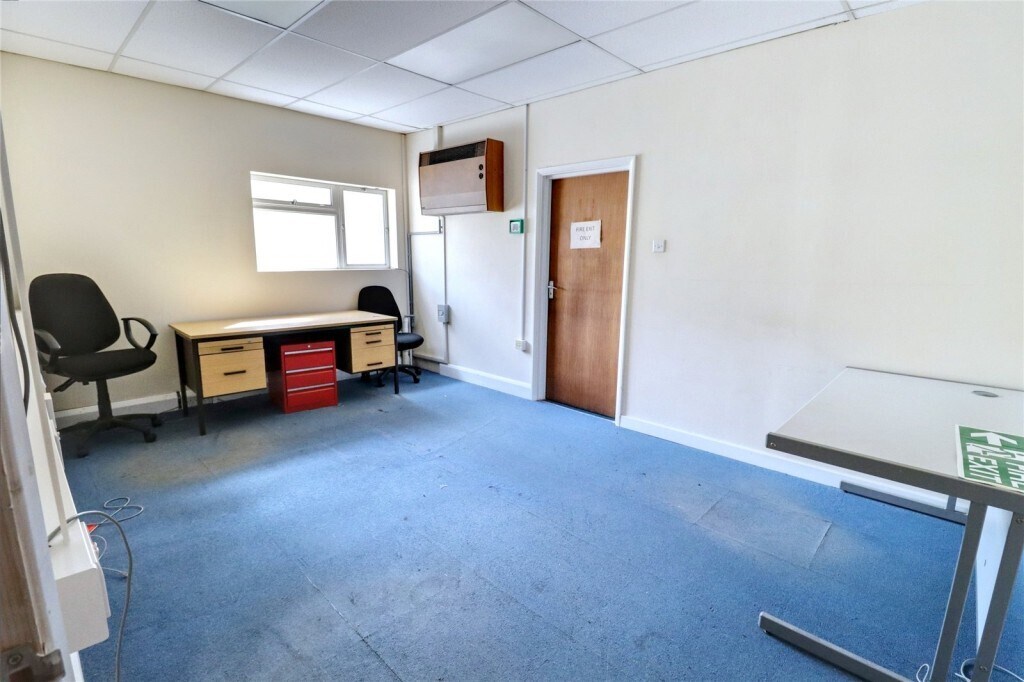 Queens Rd, Barnet to rent Interior Photo- Image 1 of 5