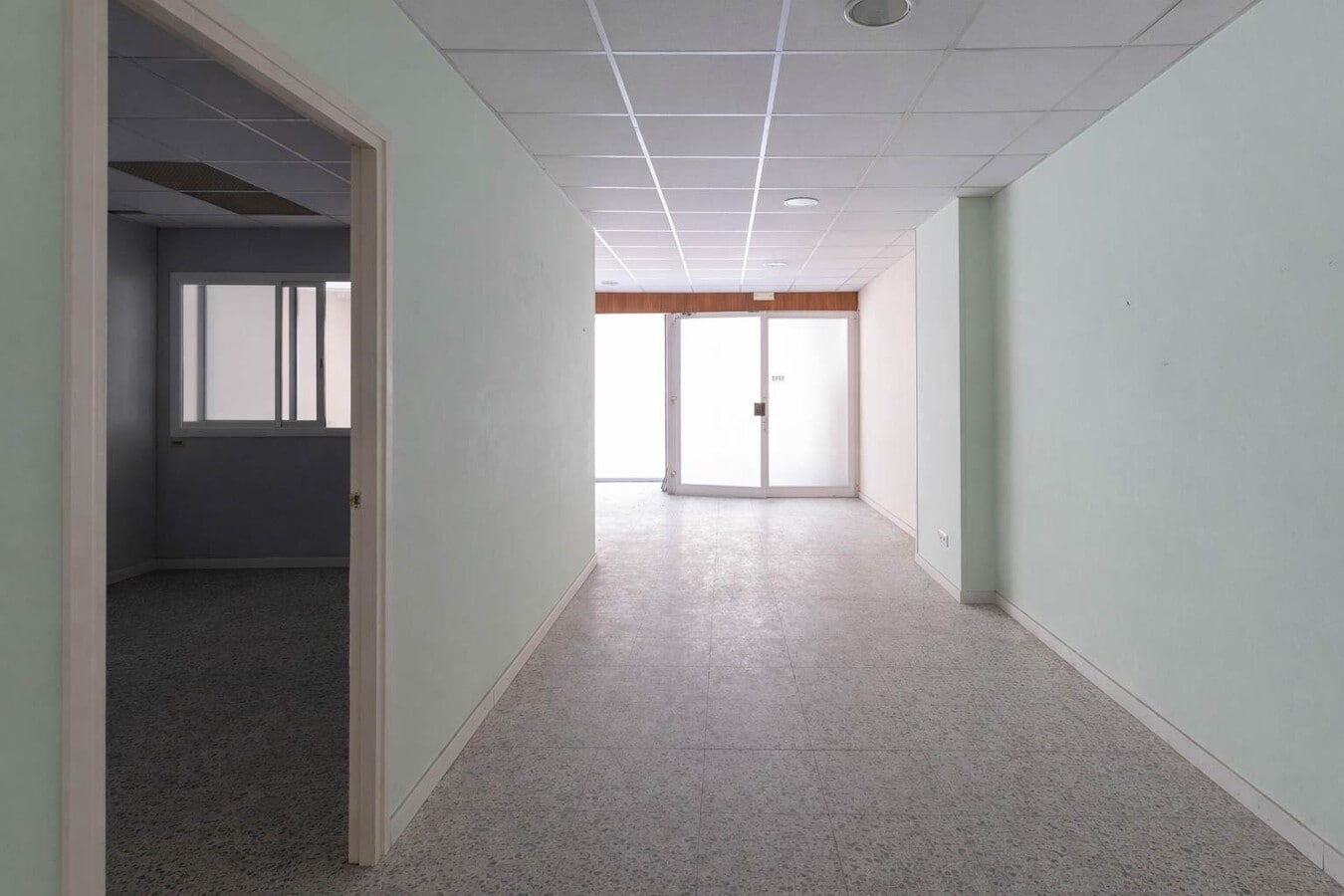 Terrassa, BAR 08224 - Unit - - - Interior Photo - Image 1 of 19