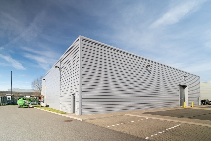 2 Nathan Way, London to rent - Building Photo - Image 3 of 18