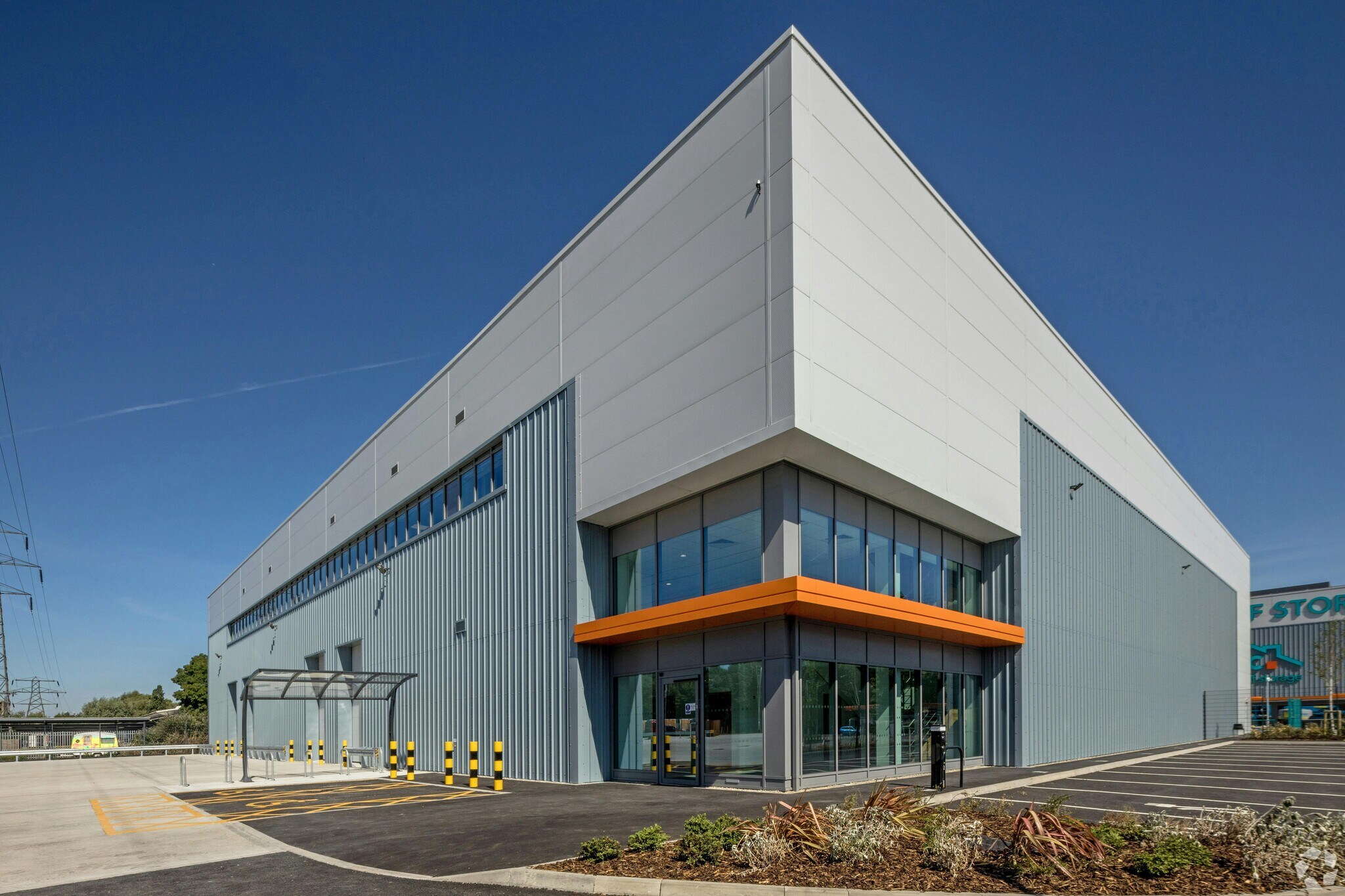 Claps Gate Ln, London to rent Building Photo- Image 1 of 13