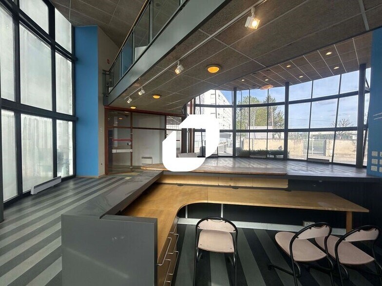 Light Industrial in Bezons to rent - Interior Photo - Image 1 of 10