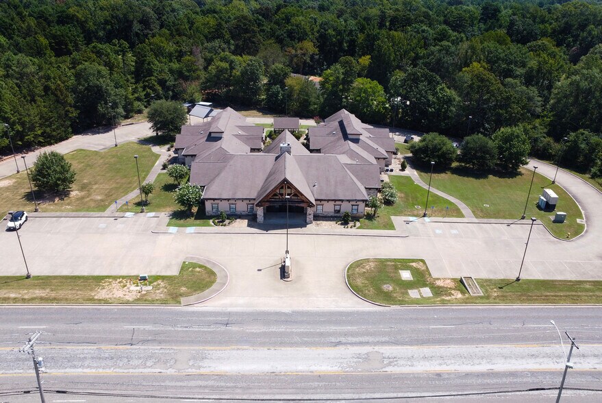 5016 Gilmer Rd, Longview, TX for sale - Building Photo - Image 1 of 1