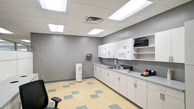 250 Corporate Ct, South Plainfield, NJ to rent Building Photo- Image 2 of 5