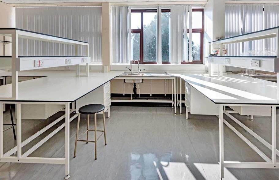 Errol Rd, Dundee to rent - Interior Photo - Image 2 of 20