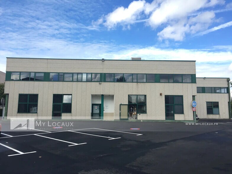 Light Industrial in Gennevilliers to rent - Building Photo - Image 1 of 6