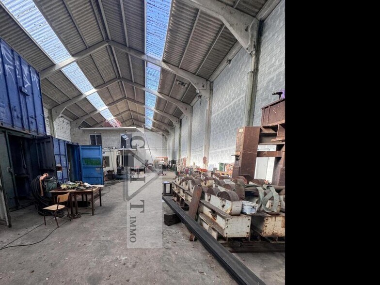Industrial in Fontenay-Trésigny for sale - Interior Photo - Image 2 of 3