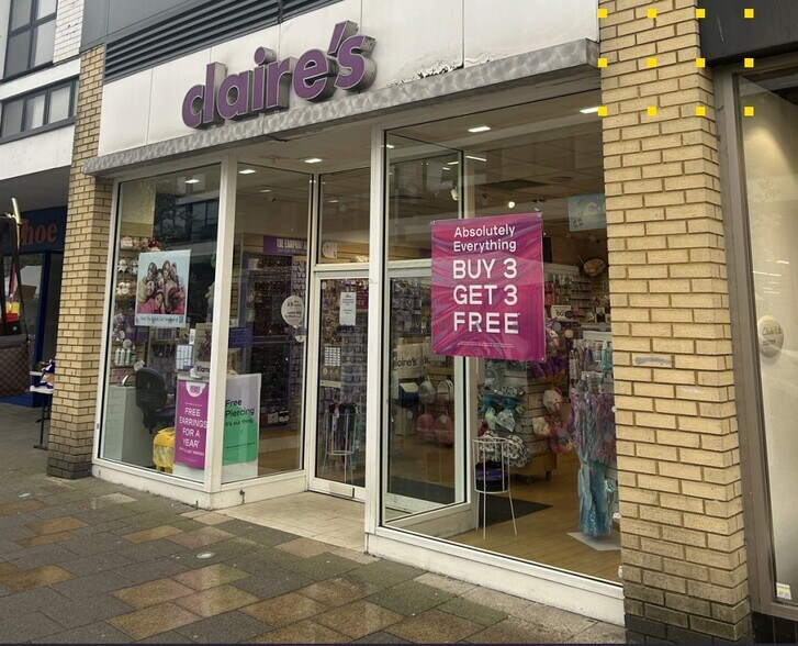 60-64 Queensmead, Farnborough for sale - Primary Photo - Image 1 of 1