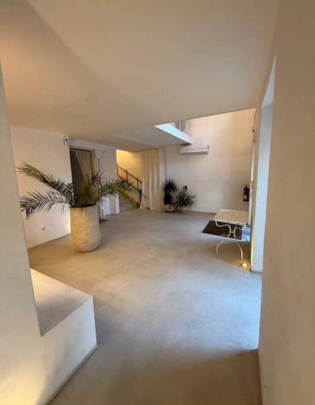 Retail in Madrid, Madrid to rent Interior Photo- Image 1 of 1