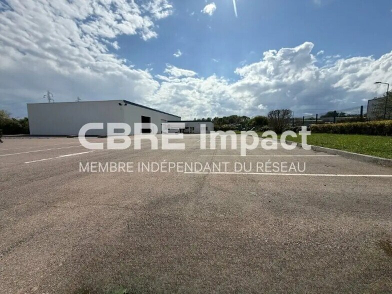 Light Industrial in Saint-Apollinaire to rent - Building Photo - Image 3 of 8