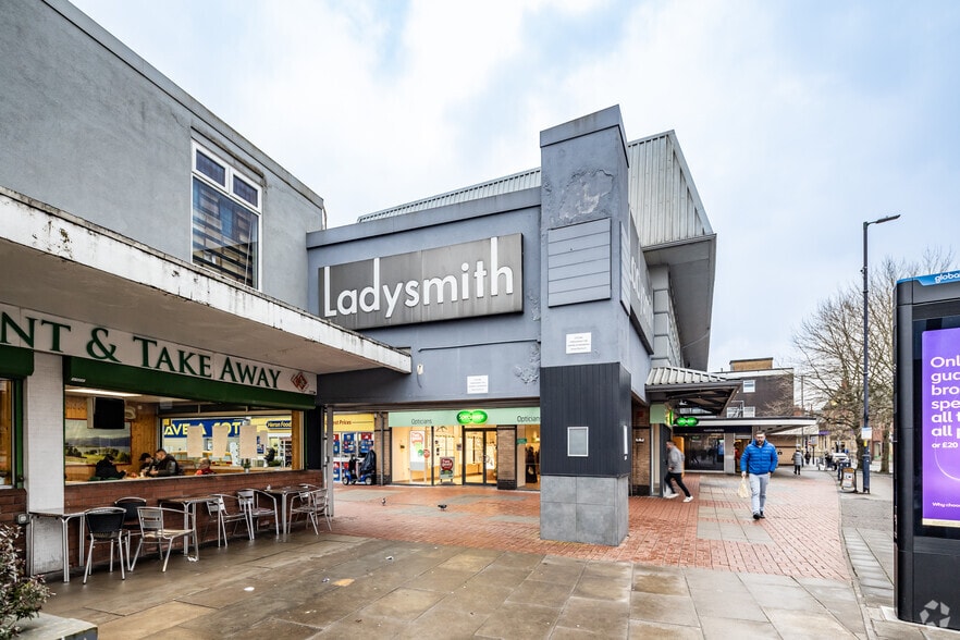 Old St, Ashton Under Lyne to rent - Primary Photo - Image 1 of 10