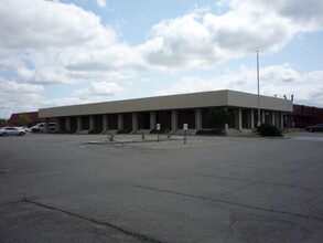 707 Robins St, Conway, AR for rent Building Photo- Image 1 of 2