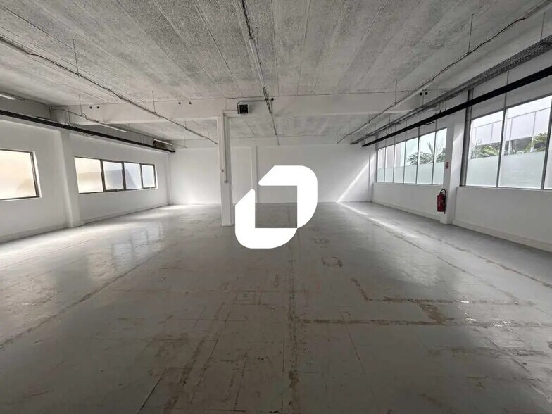 Office in Bezons to rent - Interior Photo - Image 1 of 18