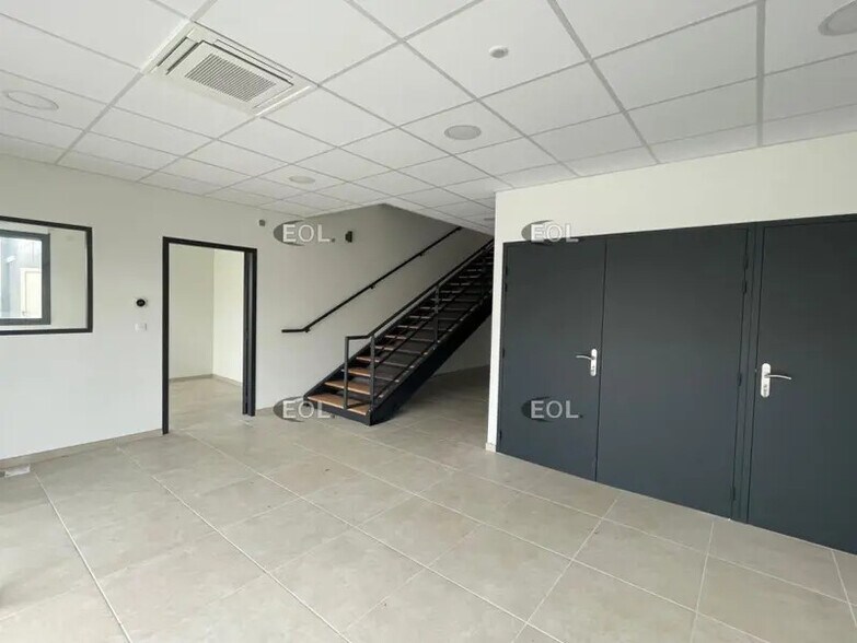 Industrial in Le Mesnil-Amelot to rent - Interior Photo - Image 3 of 5