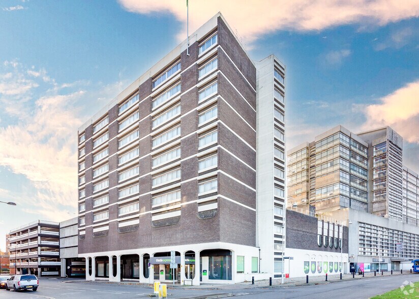 Fleming Way, Swindon for sale - Primary Photo - Image 1 of 1