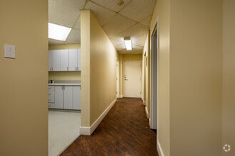 800 Boul Chomedey, Laval, QC to rent Interior Photo- Image 2 of 5