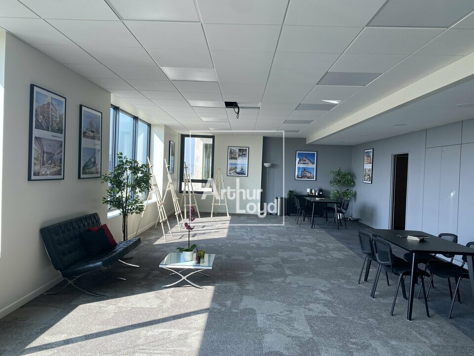 Office in Melun for sale Interior Photo- Image 1 of 7