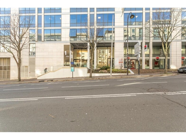 1 Avenue Edouard Belin, Rueil-Malmaison to rent - Building Photo - Image 3 of 12