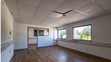 Abenbury Way, Wrexham to rent Interior Photo- Image 1 of 3