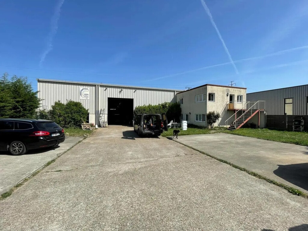 Vente Local d'activités 700 m² - Photo 1