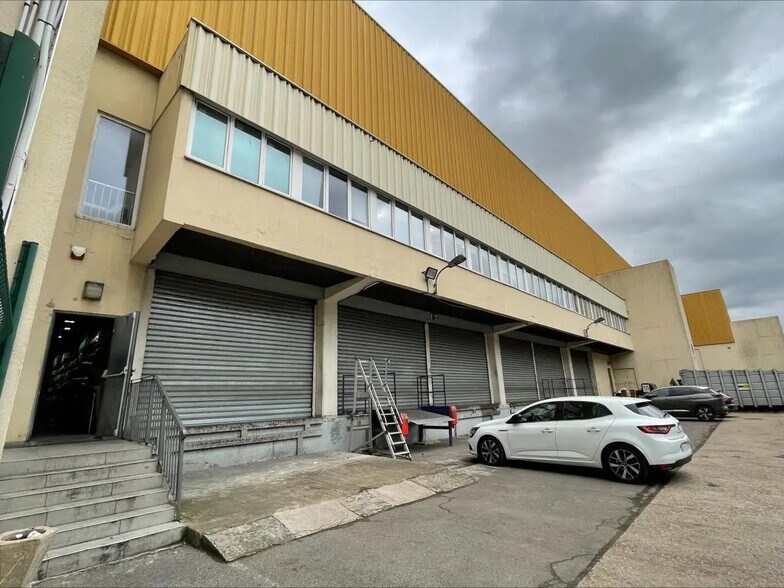 Light Industrial in Sarcelles for sale - Building Photo - Image 3 of 11