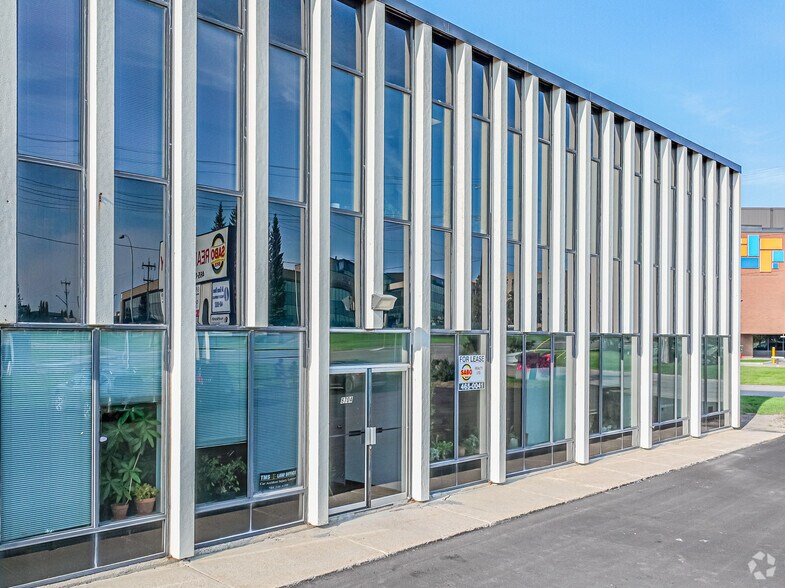 8704 51st Ave NW, Edmonton, AB to rent - Building Photo - Image 3 of 12