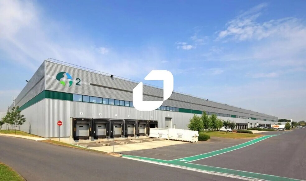 Industrial in Lisses to rent - Building Photo - Image 3 of 6