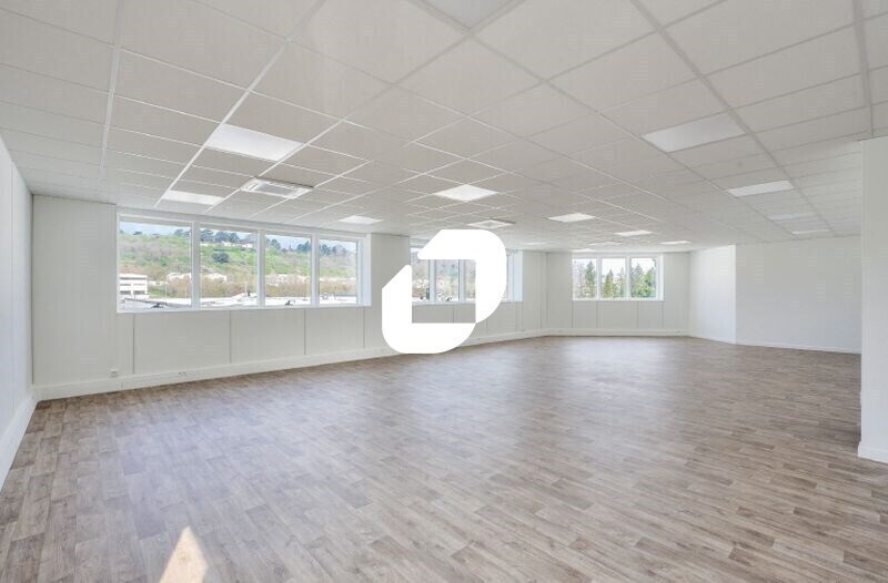 Office in Saint-Genis-Laval to rent Interior Photo- Image 1 of 8