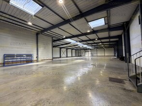 Light Industrial in Tremblay-en-France to rent Interior Photo- Image 1 of 7