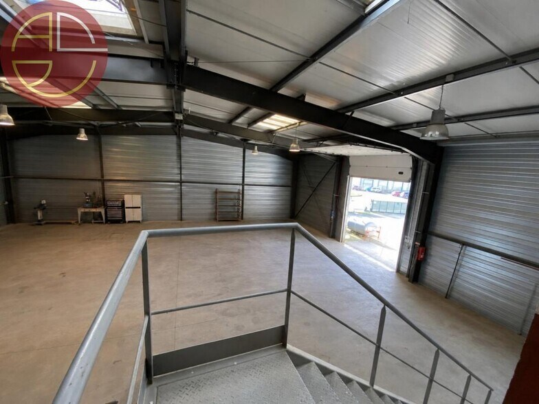 Industrial in Tournefeuille to rent - Interior Photo - Image 3 of 10