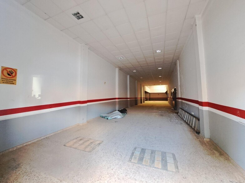 Retail in València to rent - Building Photo - Image 2 of 15