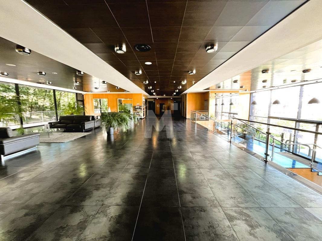 Office in Évry-Courcouronnes to rent Lobby- Image 1 of 6