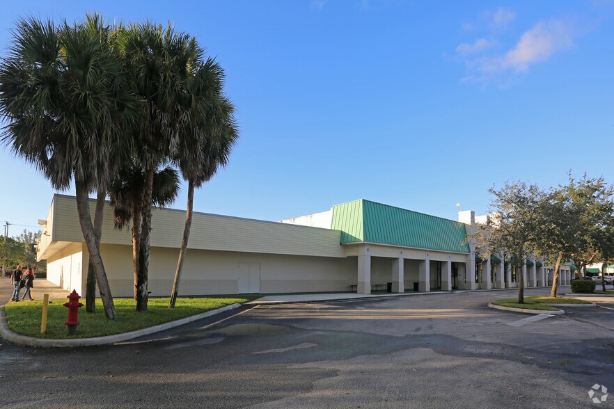 6046-6076 W Okeechobee Blvd, West Palm Beach, FL for rent - Primary Photo - Image 1 of 16