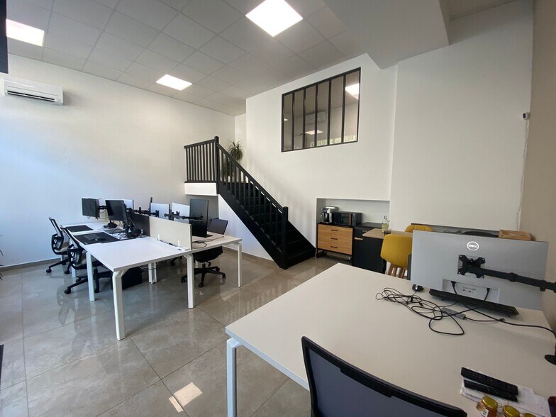 Build-to-Rent in Marseille for sale - Interior Photo - Image 2 of 6