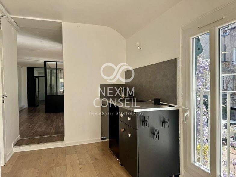 Office in Asnières-sur-Seine to rent - Interior Photo - Image 3 of 10