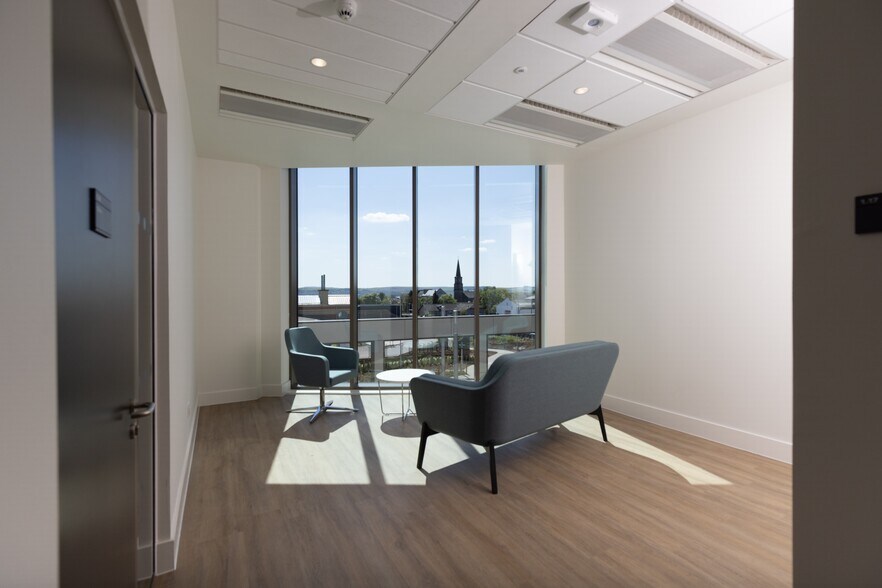 5 James Lindsay Place, Dundee to rent - Building Photo - Image 3 of 15