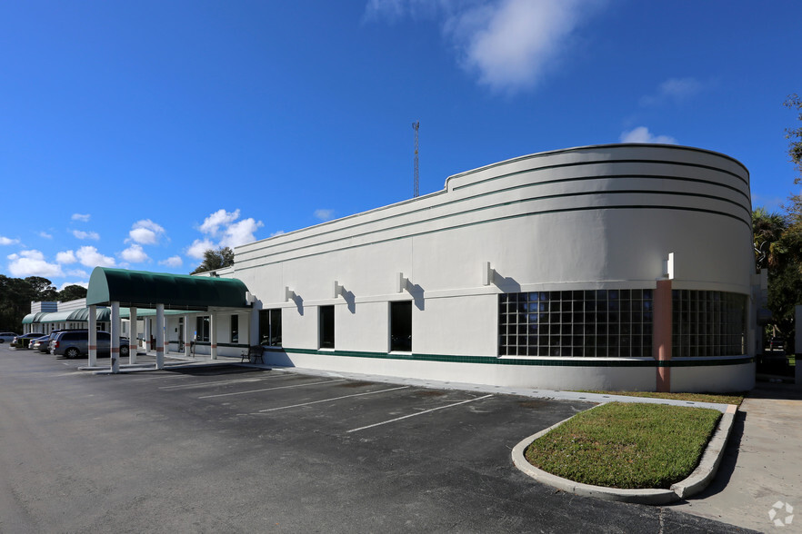 Office in Fort Pierce, FL for sale - Building Photo - Image 1 of 1