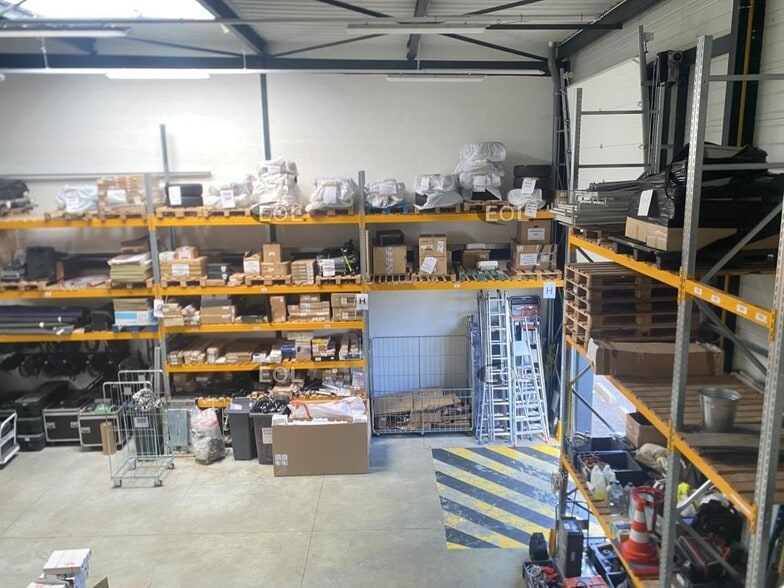 Light Industrial in Dardilly to rent - Interior Photo - Image 3 of 15