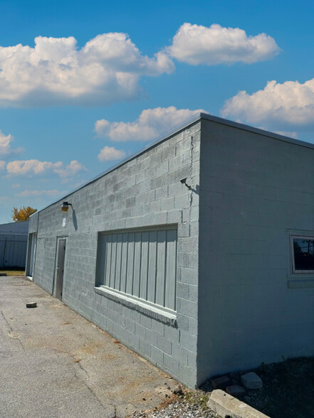 3940 Dixon St, Des Moines, IA for sale - Building Photo - Image 3 of 5