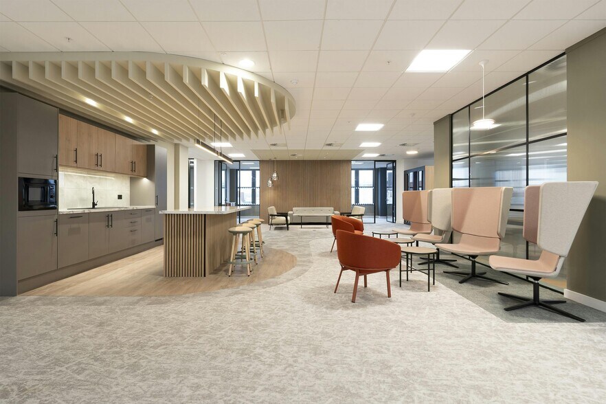 1 Hammersmith Broadway, London to rent - Building Photo - Image 3 of 8