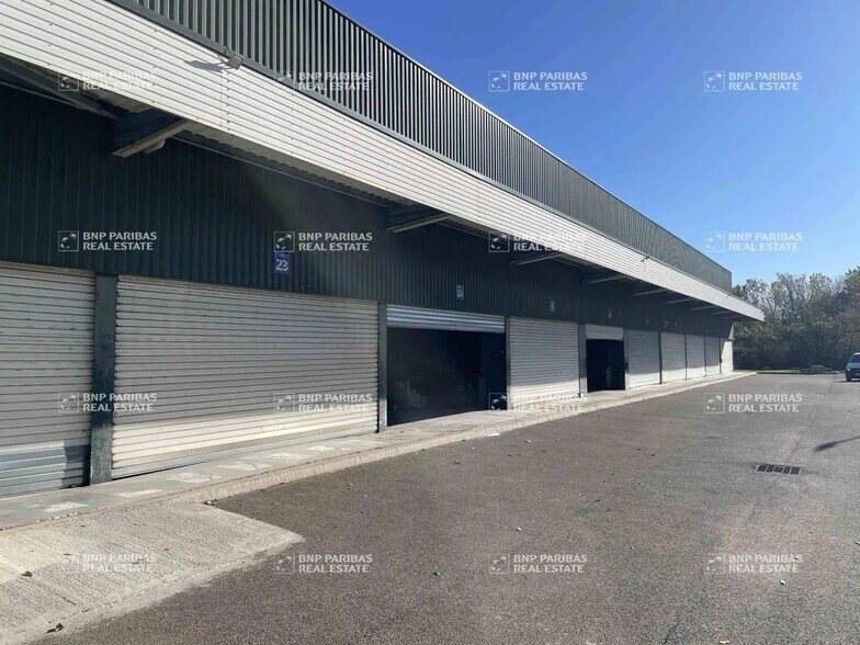 Light Industrial in Vitrolles to rent - Primary Photo - Image 1 of 20