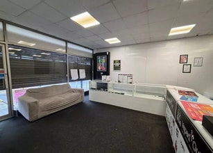 109 Dunraven St, Tonypandy to rent Interior Photo- Image 2 of 7