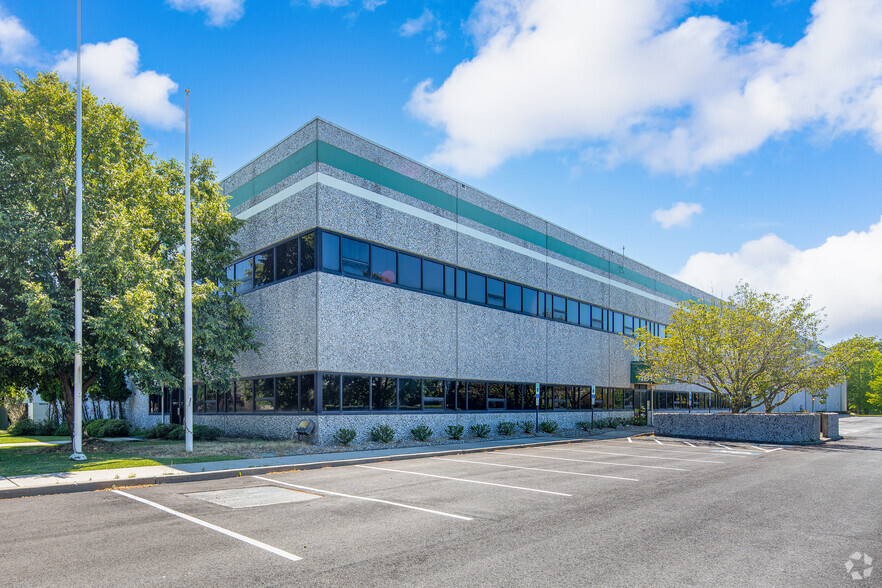 401 Industrial Way, Eatontown, NJ for sale - Primary Photo - Image 1 of 1