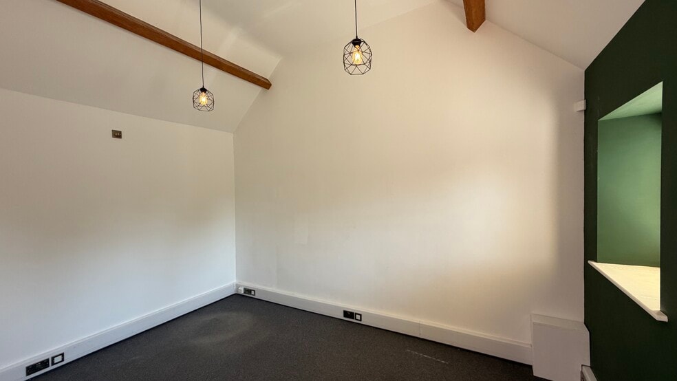 Northend Rd, Fenny Compton to rent - Building Photo - Image 3 of 10