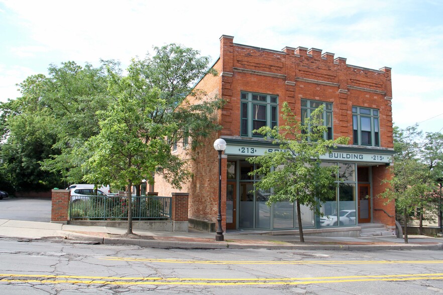 213-215 W Liberty St, Ann Arbor, MI for rent - Building Photo - Image 1 of 5