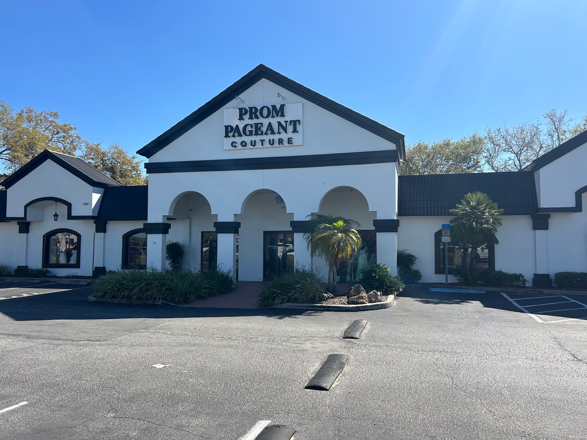 684 E Altamonte Dr, Altamonte Springs, FL to rent Building Photo- Image 1 of 9